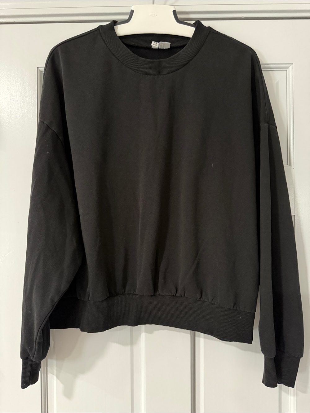 H&M Diveded Women’s Black Crewneck Sweatshirt Long Sleeve Size XL